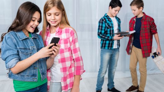 Handy und Bildschirmzeit bei Kinder und Jugendlichen